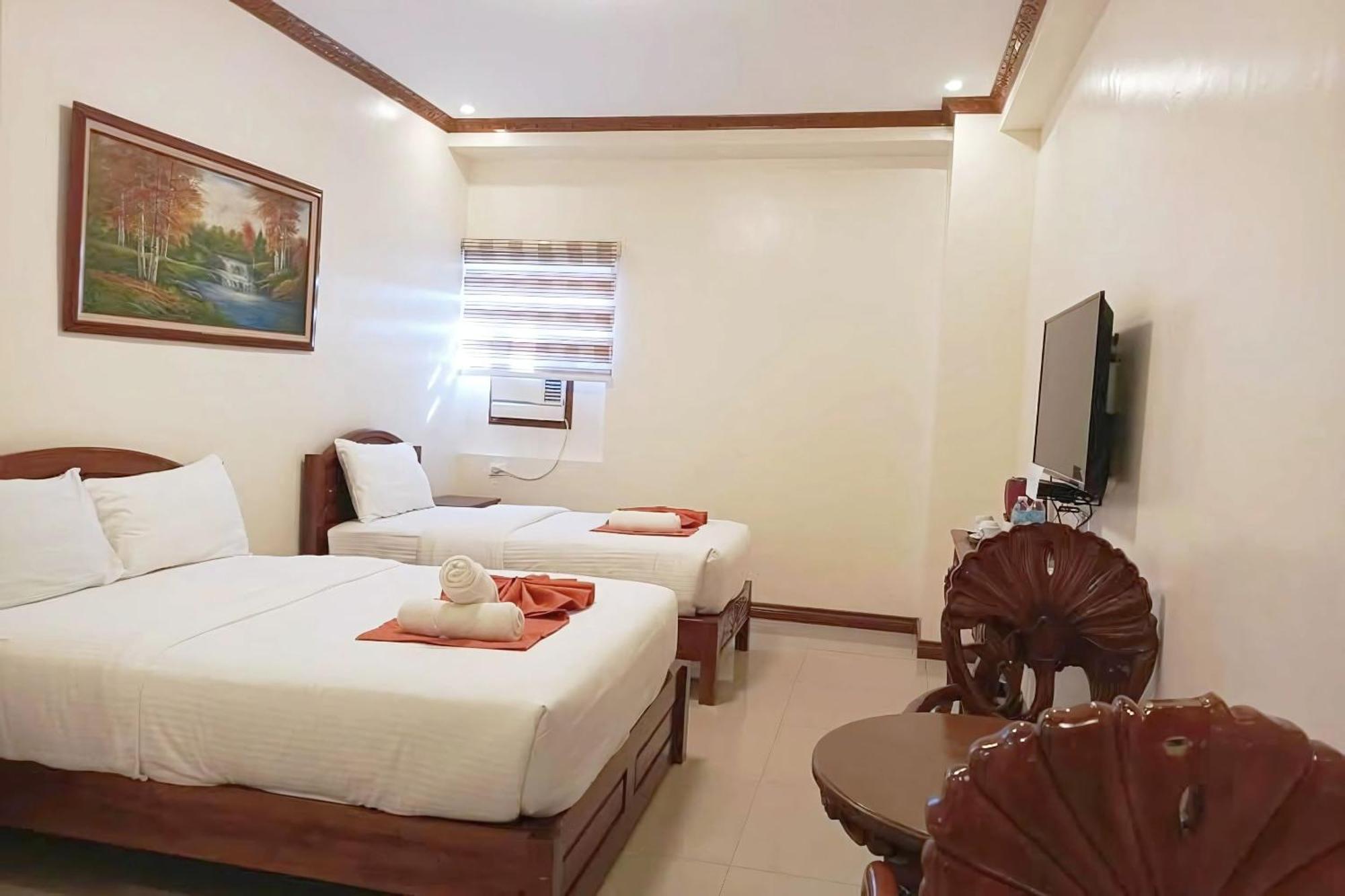 Ferrymar Hotel Iloilo Room photo